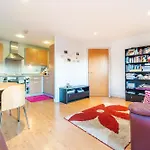 Superhost 1 Bedroom Flat 15 Mins To Center,Zone 2