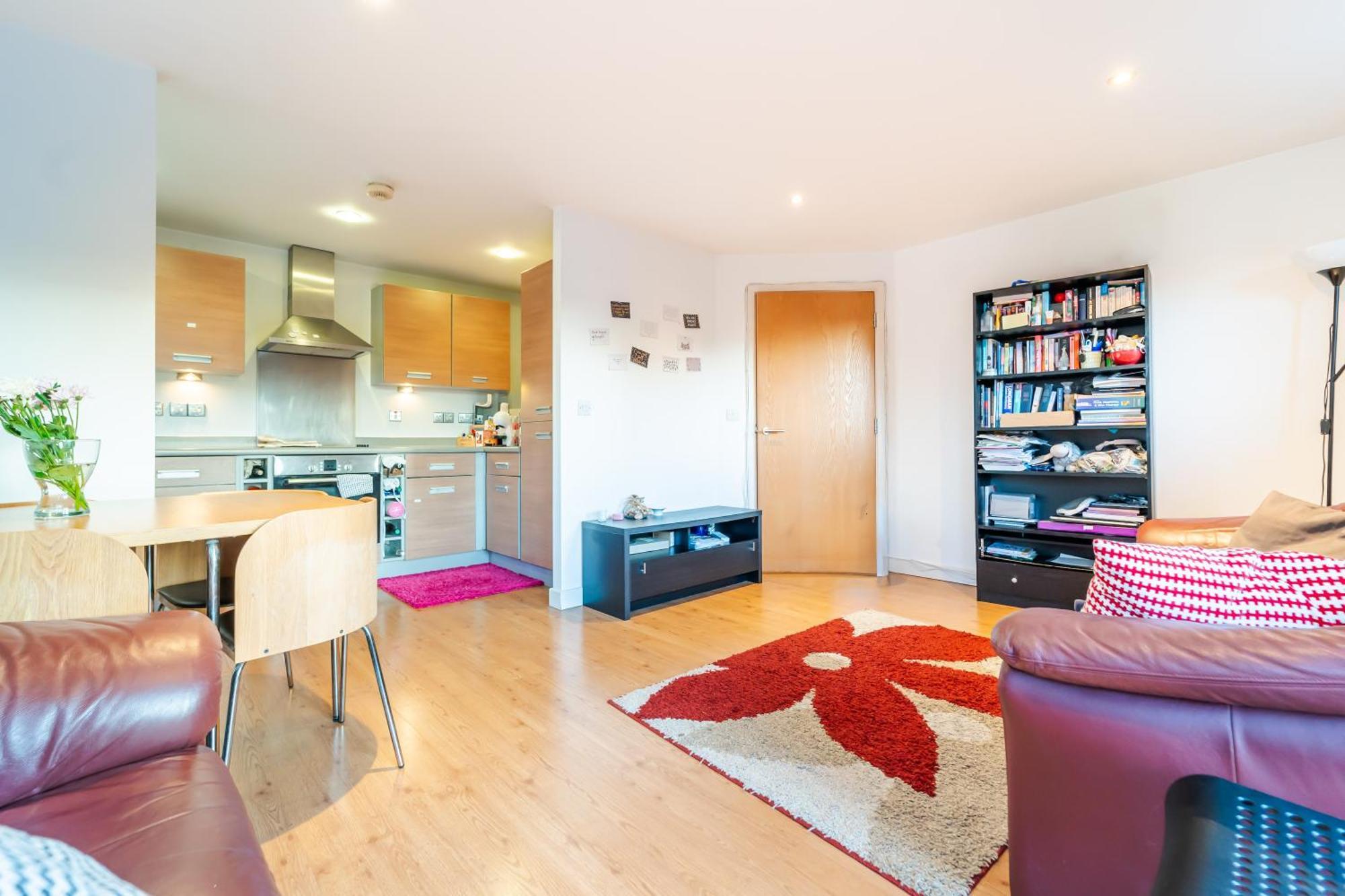 Superhost 1 Bedroom Flat 15 Mins To Center,zone 2 *